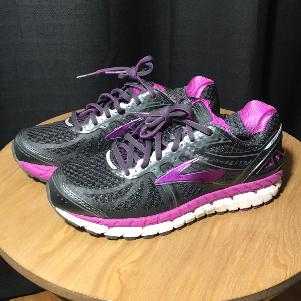New Brooks Ariel 16 Womens US Size 7